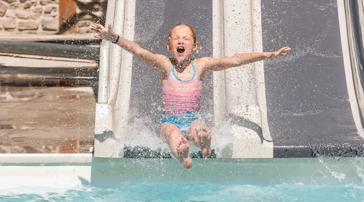 Espace aquatique dans le camping à la belle saison